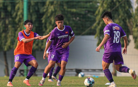 U23 Việt Nam trên sân tập chuẩn bị cho giải vô địch Đông Nam Á. Ảnh: Đoàn Nhật