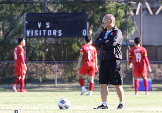 Đội tuyển Việt Nam ra sân tập buổi đầu tại Melbourne  ảnh 5