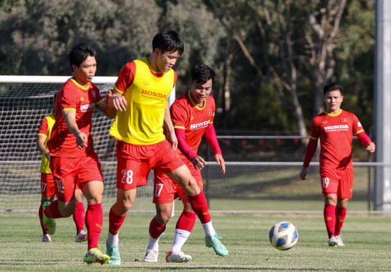 Đội tuyển Việt Nam ra sân tập buổi đầu tại Melbourne  ảnh 3
