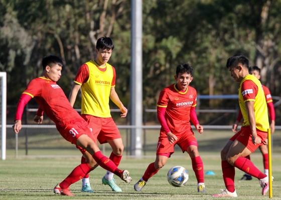 Đội tuyển Việt Nam ra sân tập buổi đầu tại Melbourne  ảnh 4