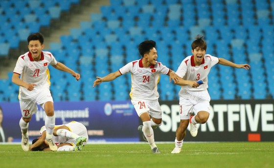 U23 Việt Nam chỉ còn 10 cầu thủ đủ sức khỏe thi đấu sau buổi xét nghiệm vào sáng 25-2