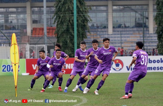 Tuấn Hải ghi bàn giúp đội tuyển Việt Nam thắng đàn em U23 ảnh 1