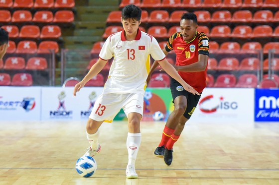 Việt Nam giành chiến thắng 7 bàn trước Timor Lester để tạm chiếm ưu thế trong cuộc tranh đua ngôi đầu bảng với Myanmar