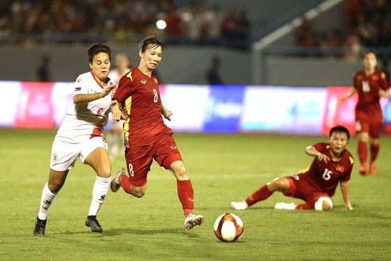 Đội tuyển nữ Việt Nam ngược dòng giành chiến thắng 2-1 trước Philippines ảnh 1