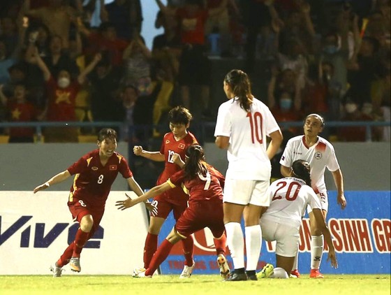 Đội tuyển nữ Việt Nam ngược dòng giành chiến thắng 2-1 trước Philippines ảnh 2