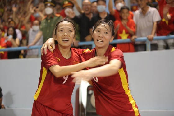 Huỳnh Như tỏa sáng, đội tuyển nữ Việt Nam vẫn trên đỉnh Đông Nam Á ảnh 2