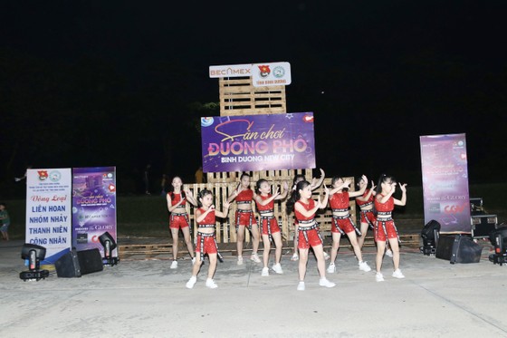 Vòng loại thứ 2 “Liên hoan các nhóm nhảy” tại sân chơi đường phố - Binh Duong New City ảnh 3