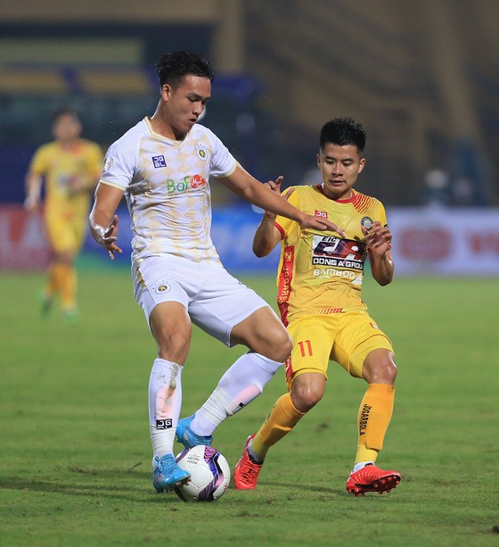 Đấu bù V-League 2022, Nam Định - Hà Nội: Áp lực cho đôi bên ảnh 1