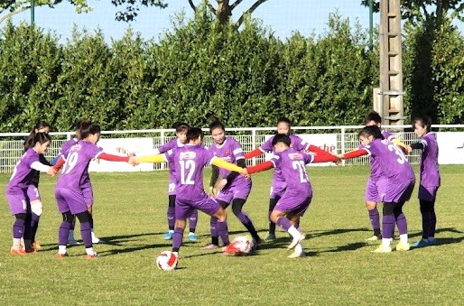 Đội tuyển nữ Việt Nam đến Orleans, chuẩn bị cho trận đấu với đội tuyển Pháp ảnh 2