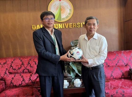 Ban tổ chức giải futsal VĐQG 2022 giao lưu tại trường Đại học Đà Lạt ảnh 1