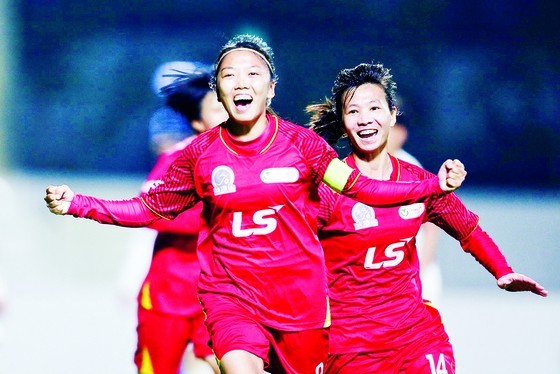 Huỳnh Như lập kỷ lục ghi nhiều bàn thắng nhất cho đội tuyển Việt Nam ảnh 1