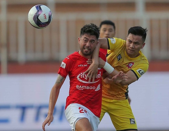 Lee Nguyễn từng thi đấu chi HA.GL, B.Bình Dương trước khi khoác áo CLB TPHCM năm 2021