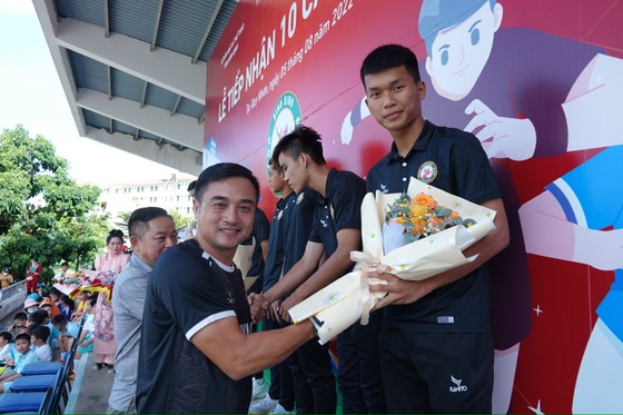 T.Bình Định tiếp nhận 10 cầu thủ từ tuyến trẻ của tỉnh ảnh 1