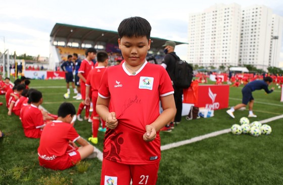 Dàn tuyển thủ Việt Nam so tài cùng gần 2.000 cầu thủ nhí ảnh 5