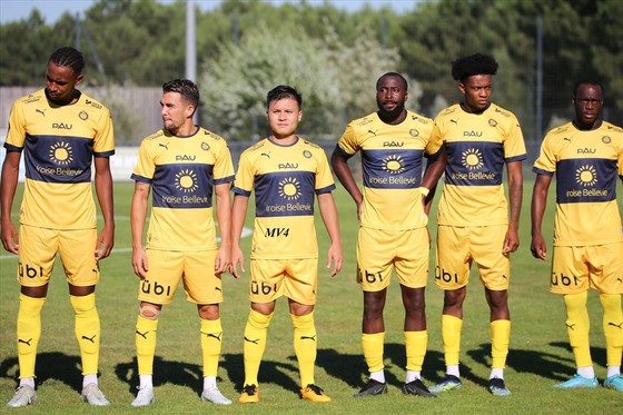 Pau FC sớm vào cuộc đua trụ hạng ảnh 1