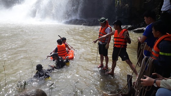 Gia Lai: Tìm thấy thi thể 3 thanh niên mất tích ở thác nước ảnh 2