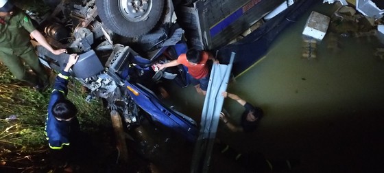 Đắk Nông: Xe tải mất lái lao xuống suối, 2 người tử vong ảnh 2