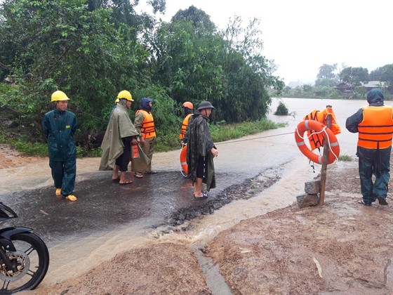Bão số 12 gây mưa lớn, chia cắt nhiều khu vực ở Đắk Lắk ảnh 2