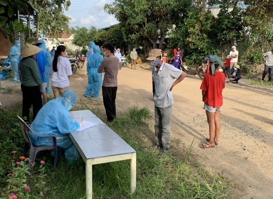 Đình chỉ công tác Chủ tịch UBND xã vì lơ là trong phòng, chống dịch ảnh 1