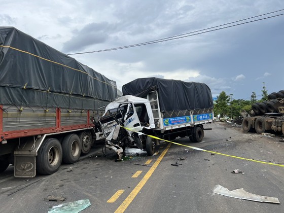 Tai nạn liên hoàn trên đường Hồ Chí Minh, 3 người nguy kịch ảnh 1