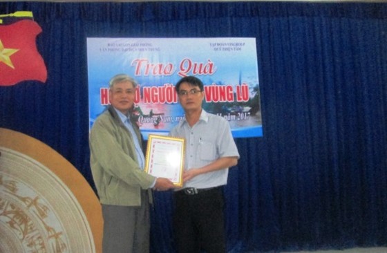 Báo SGGP trao quà cho người dân vùng rốn lũ Quảng Nam ảnh 1