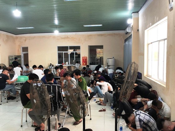 Kiểm tra quán bar ở Đà Nẵng phát hiện 80 đối tượng dương tính với ma túy ảnh 1