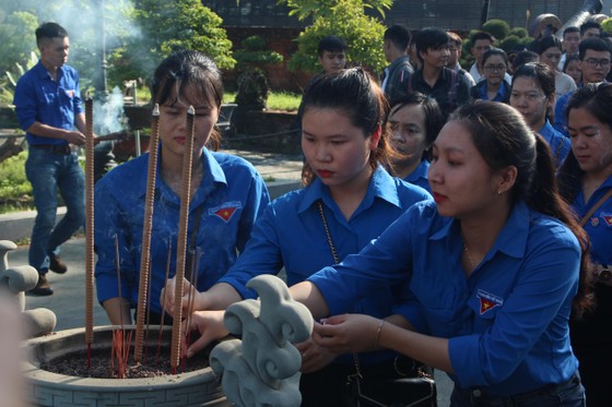 Tổ chức dâng hương kỷ niệm 161 năm ngày Đà Nẵng kháng chiến chống Pháp ảnh 1
