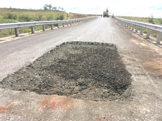 Sửa chữa con đường gần trăm tỷ nát bét “gây dư luận không tốt” ảnh 3