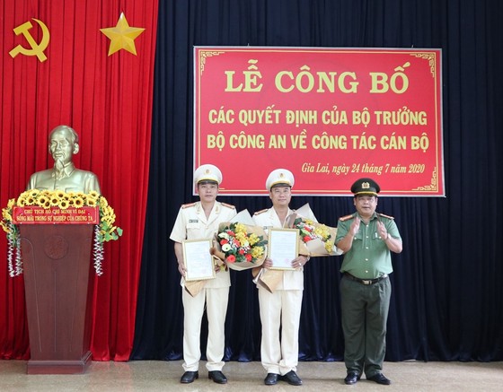 Công an tỉnh Gia Lai có thêm 2 phó giám đốc mới ảnh 1