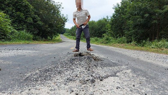 Vụ 'Quốc lộ chưa hết bảo hành đã hư nhiều chỗ': Sửa chữa trước ngày 30-9 ảnh 1