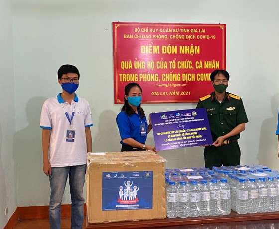 Gia Lai: Hỗ trợ vật dụng phòng chống dịch Covid-19 cho các đơn vị phòng chống dịch ảnh 3
