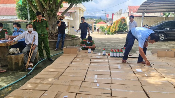 Phát hiện vụ vận chuyển 2.000 chai thuốc bảo vệ thực vật có chứa chất cấm ảnh 2