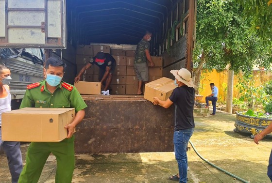 Phát hiện vụ vận chuyển 2.000 chai thuốc bảo vệ thực vật có chứa chất cấm ảnh 1
