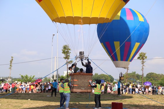 Lễ hội khinh khí cầu lần đầu tổ chức tại Kon Tum