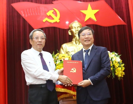 Trao quyết định điều động đồng chí Trương Hải Long giữ chức Phó Bí thư Tỉnh ủy Gia Lai ảnh 1