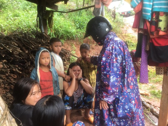 Ấm áp bữa cơm chạy bão của đồng bào vùng cao Bắc Tây Nguyên ảnh 6