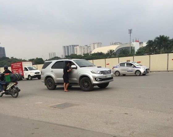 Vé chợ đen Việt Nam - Thái Lan tăng phi mã ảnh 1