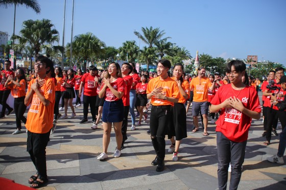 Hơn 1000 thanh niên Đà Nẵng tham gia "Nhảy! Vì sự tử tế" ảnh 3