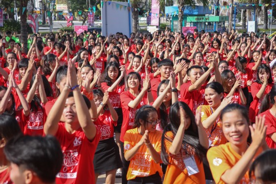 Hơn 1000 thanh niên Đà Nẵng tham gia "Nhảy! Vì sự tử tế" ảnh 6