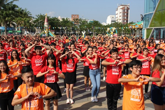 Hơn 1000 thanh niên Đà Nẵng tham gia "Nhảy! Vì sự tử tế" ảnh 1