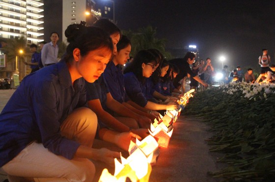 Đà Nẵng: 1000 hoa đăng tưởng niệm nạn nhân tử vong TNGT ảnh 2