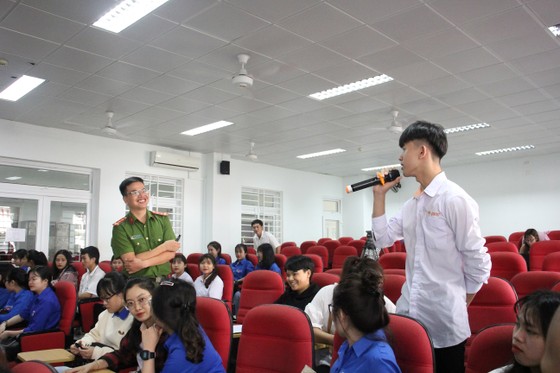 Đà Nẵng tuyên truyền lưu động phòng chống ma túy, mại dâm và tệ nạn xã hội tại các cơ sở ảnh 1