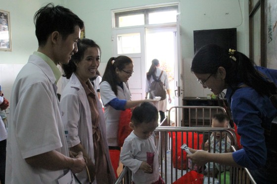 Tổ chức tư vấn, khám chữa bệnh, cấp phát thuốc miễn phí cho trẻ em mồ côi tại TP Đà Nẵng ảnh 6