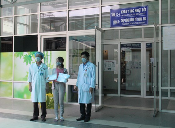 Đội ngũ điều trị tại bệnh viện Đà Nẵng cách ly 14 ngày tại khách sạn ảnh 1