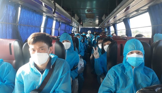 Đà Nẵng đón hơn 340 công dân Việt Nam về từ Hàn Quốc ảnh 1