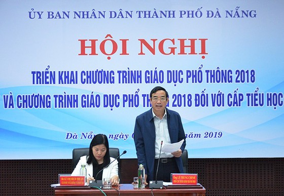 Đề nghị Bộ GD-ĐT có chính sách hỗ trợ giá SGK cho học sinh nghèo ảnh 1