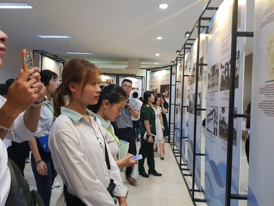 Hơn 200 tài liệu tại triển lãm 'Đô thị biển Đà Nẵng qua tài liệu lưu trữ' ảnh 4