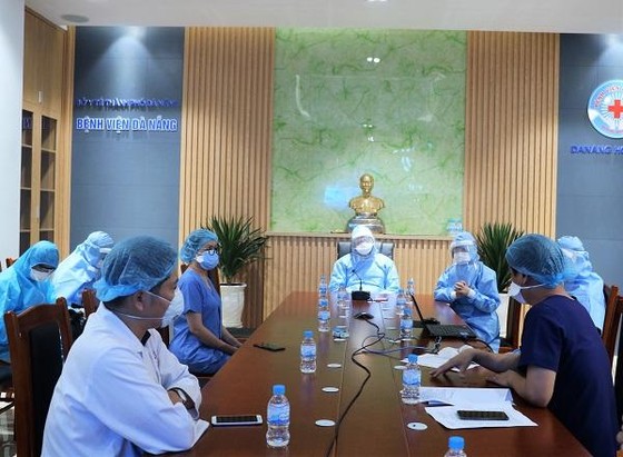 Chủ tịch UBND TP Đà Nẵng kiểm tra phòng chống dịch Covid-19 tại các điểm nóng ảnh 7