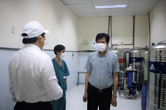 Chủ tịch UBND TP Đà Nẵng kiểm tra phòng chống dịch Covid-19 tại các điểm nóng ảnh 3