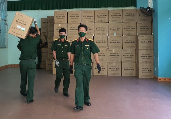 50 tấn hàng hóa phục vụ phòng chống dịch Covid-19 đến Đà Nẵng ảnh 10